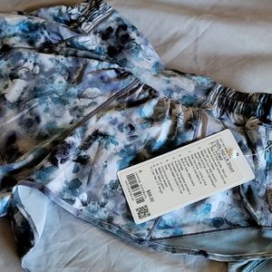 Lululemon Hotty Hot LR Short 2.5" Lined